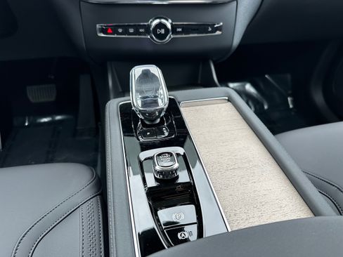 Used 2025 Volvo XC90 T8 Plus w/ Protection Package Premier image 13