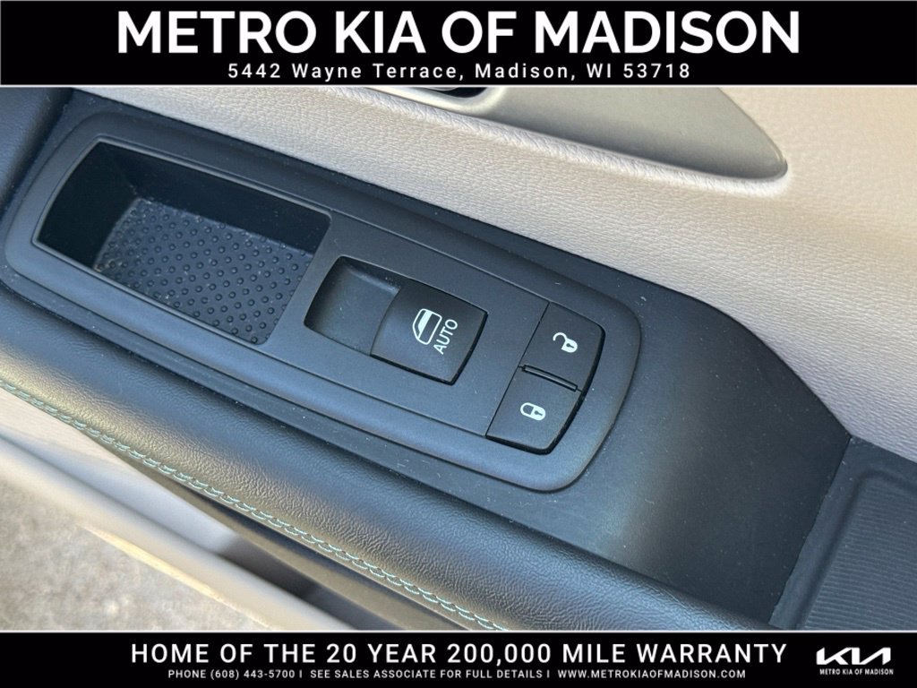 Used 2018 Chrysler Pacifica Touring Plus FWD image 45