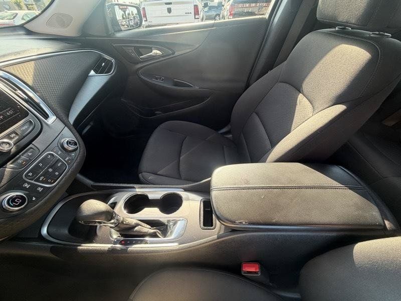 Used 2021 Chevrolet Malibu LT FWD image 23