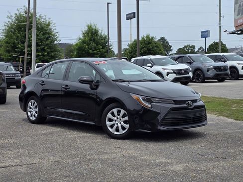 Used 2024 Toyota Corolla LE FWD image 2