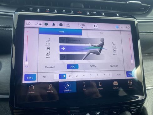 Used 2023 Jeep Grand Cherokee L Limited w/ Luxury Tech Group II image 19