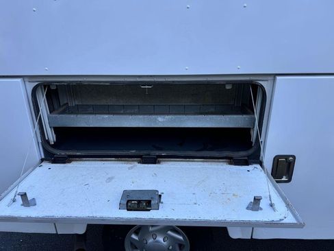 Used 2010 Ford E-350 and Econoline 350 Super Duty RWD image 27