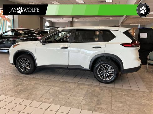 Used 2024 Nissan Rogue S AWD/4WD image 4