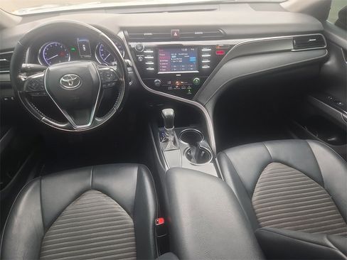 Certified 2020 Toyota Camry SE image 16
