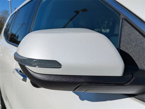 Used 2024 GMC Acadia Denali image 11