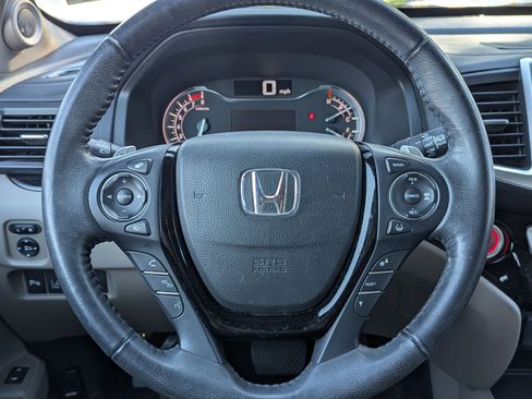 Used 2018 Honda Pilot Touring image 19