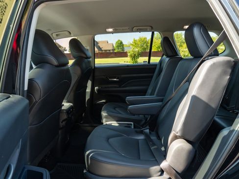 Used 2025 Toyota Grand Highlander AWD image 14