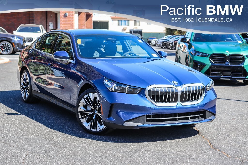 Used 2026 BMW 540i xDrive AWD/4WD image 1