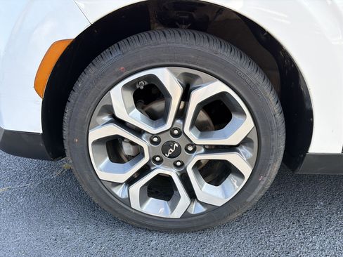 Used 2025 Kia Soul EX FWD image 9