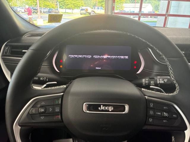 Certified 2025 Jeep Grand Cherokee L Laredo AWD/4WD image 40
