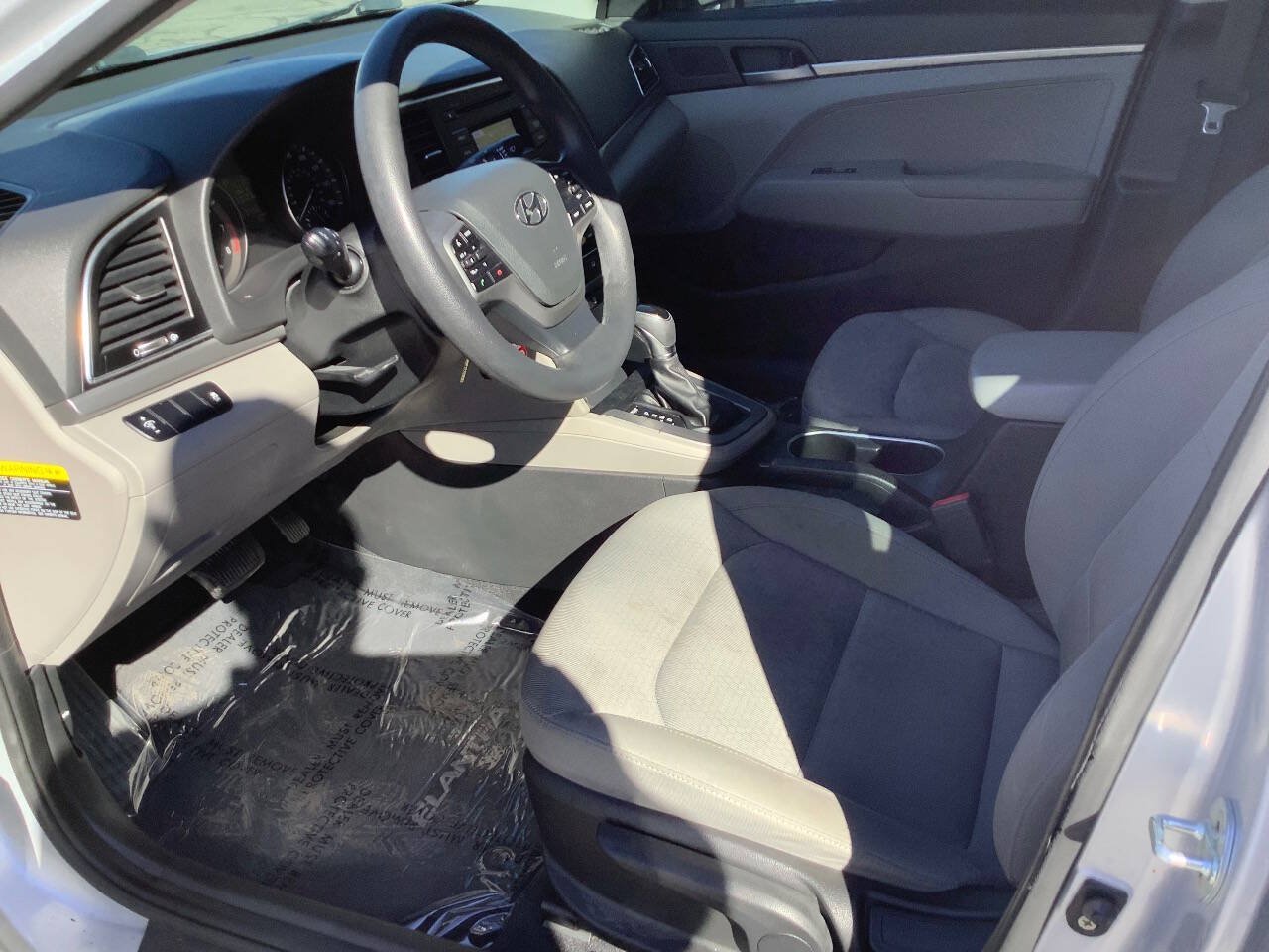 Used 2017 Hyundai Elantra SE FWD image 23