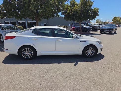 Used 2011 Kia Optima LX FWD image 6