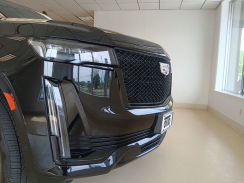 Certified 2022 Cadillac Escalade ESV Sport Platinum w/ LPO, Floor Liner Package AWD/4WD image 7