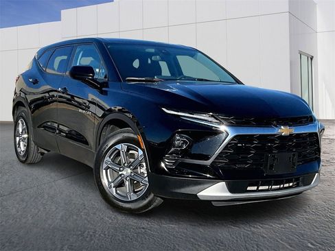 Used 2025 Chevrolet Blazer LT image 9