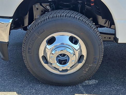 New 2026 Ford F350 Lariat w/ FX4 Off-Road Package image 17