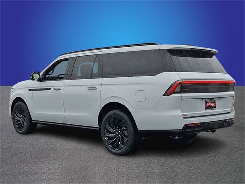 New 2025 Lincoln Navigator L Reserve w/ Jet Appearance Package image 4