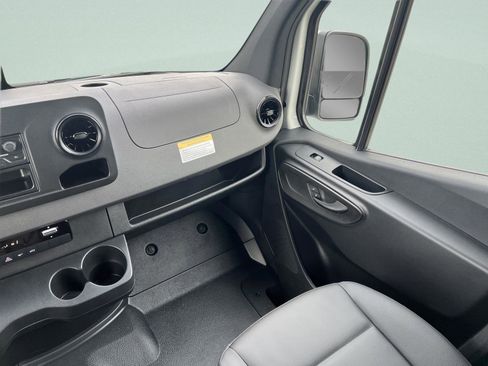 Certified 2025 Mercedes-Benz Sprinter 2500 image 23
