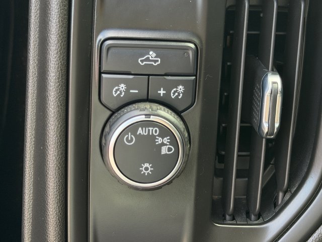 Used 2022 Chevrolet Silverado 1500 Custom w/ LPO, Blackout Package RWD image 18