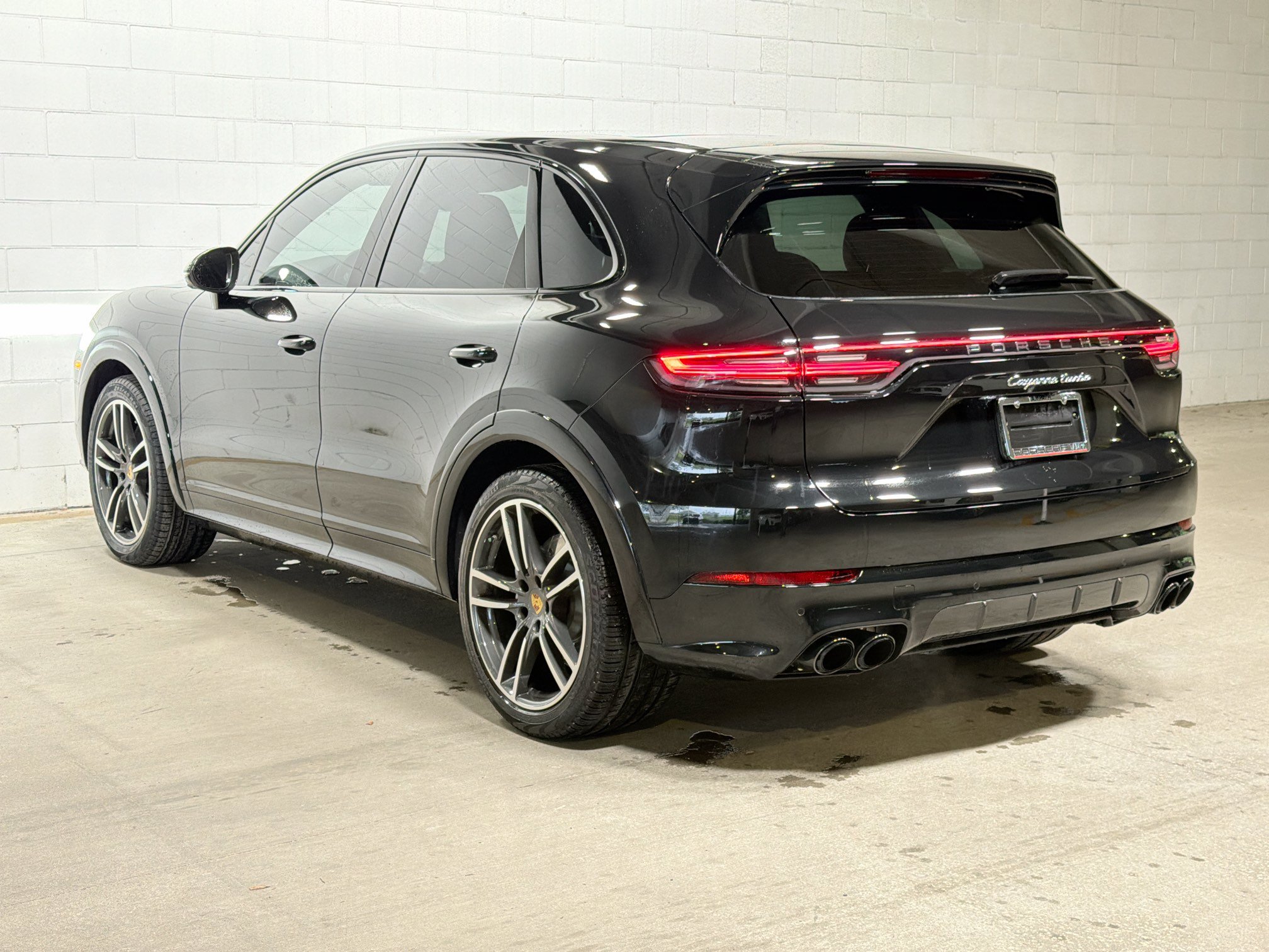 Certified 2023 Porsche Cayenne Turbo AWD/4WD image 3