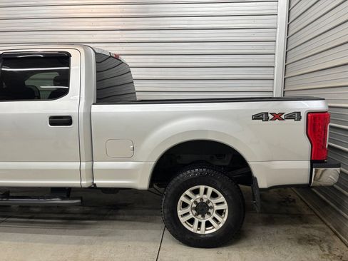 Used 2017 Ford F250 XLT w/ XLT Value Package AWD/4WD image 5