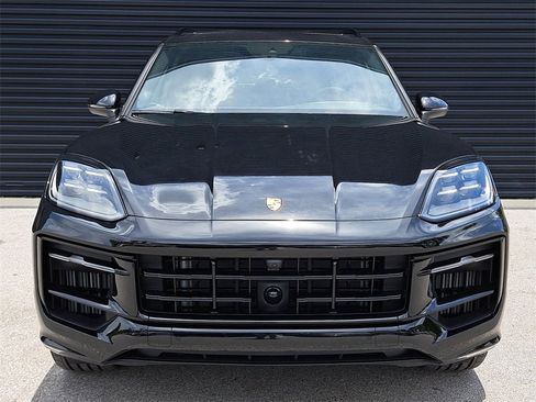 Used 2025 Porsche Cayenne image 10