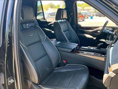 Used 2023 Cadillac Escalade Premium Luxury AWD/4WD image 30