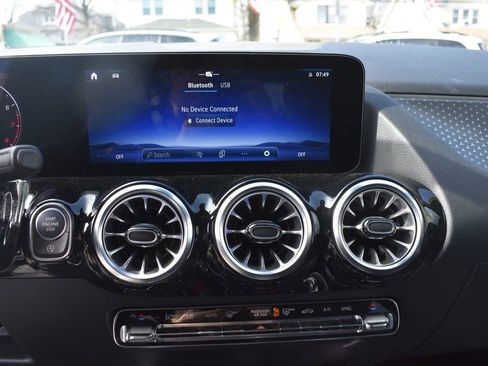 Used 2025 Mercedes-Benz GLA 250 image 19