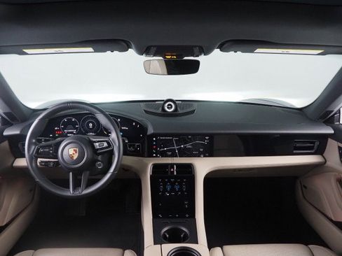 Used 2022 Porsche Taycan image 3