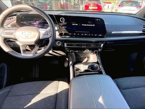 Used 2024 Chevrolet Traverse LS image 7