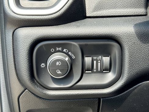 Used 2019 RAM 1500 Big Horn AWD/4WD image 32