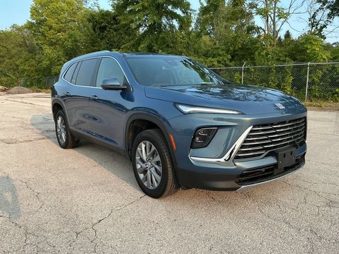 Used 2025 Buick Enclave Preferred FWD image 7