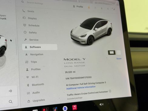 Used 2022 Tesla Model Y Long Range AWD/4WD image 26