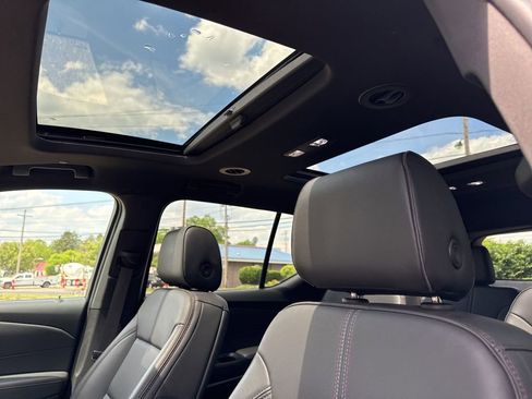 Used 2023 Chevrolet Traverse RS w/ LPO, Floor Liner Package AWD/4WD image 33