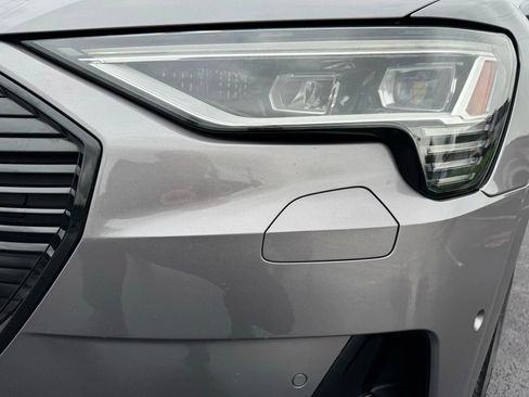 Used 2022 Audi e-tron Premium Plus w/ Premium Plus Package image 14