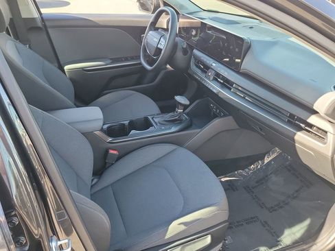 Used 2025 Kia K4 LXS image 18