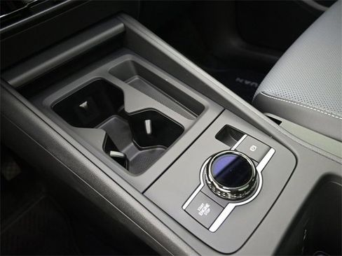 New 2025 Volkswagen Tiguan SE image 9