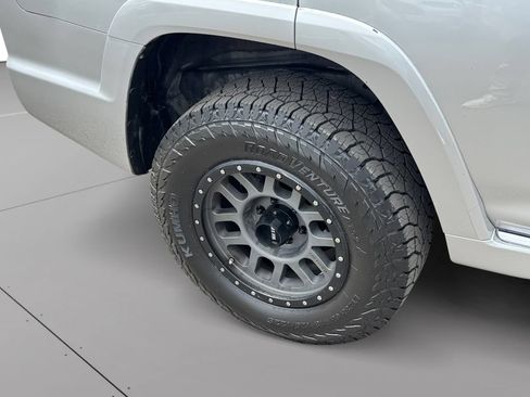 Used 2018 Toyota 4Runner Limited AWD/4WD image 26