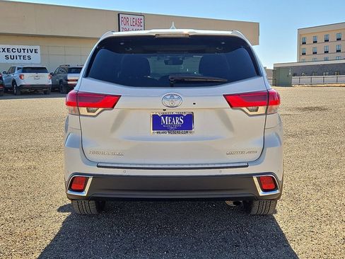 Used 2017 Toyota Highlander Limited image 4