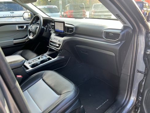 Used 2022 Ford Explorer XLT w/ Equipment Group 202A image 17