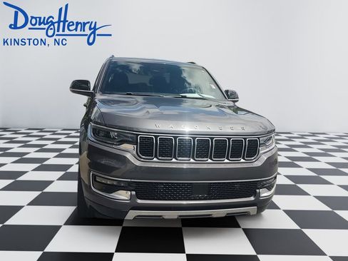Used 2024 Jeep Wagoneer L Series III w/ Flexible Seating Group AWD/4WD image 8