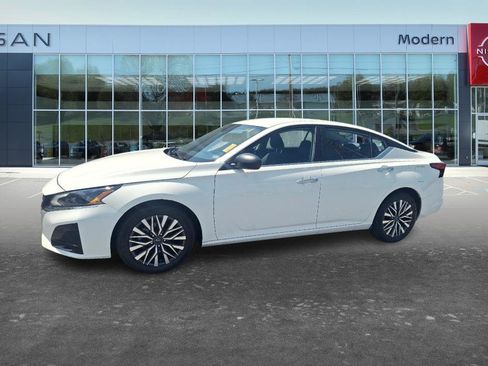 Certified 2025 Nissan Altima 2.5 SV FWD image 1