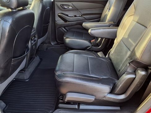 Used 2020 Chevrolet Traverse LT image 21