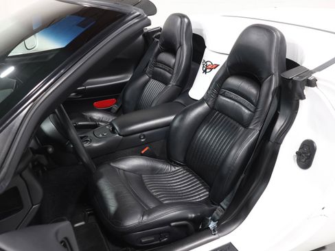Used 2004 Chevrolet Corvette Convertible w/ Preferred Equipment Group RWD image 26