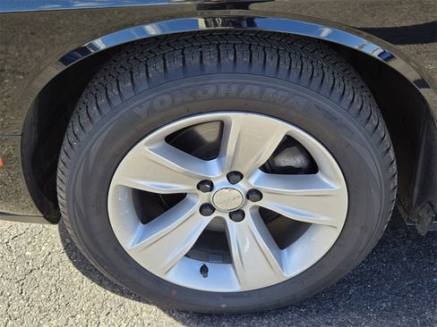 Used 2023 Dodge Challenger SXT image 10