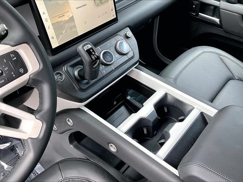 Certified 2025 Land Rover Defender 110 S AWD/4WD image 17