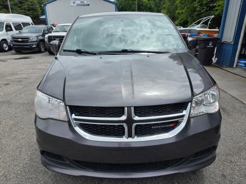 Used 2016 Dodge Grand Caravan SE FWD image 2