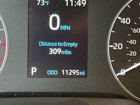 Certified 2025 Toyota Corolla SE image 3