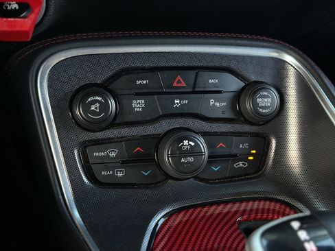 Used 2015 Dodge Challenger SXT Plus w/ Premium Sound Group image 8
