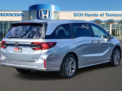 New 2026 Honda Odyssey Touring image 4