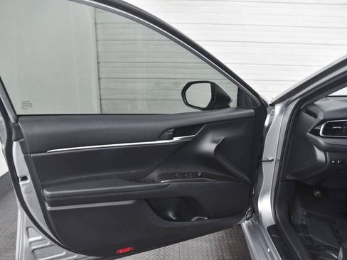 Used 2023 Toyota Camry SE image 9